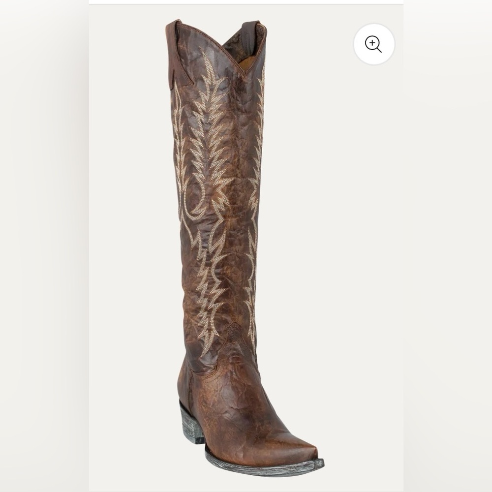 Tall cowboy boots (old gringo) size 7. Worn a handful of times